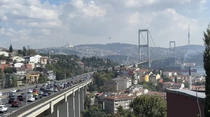 15 Temmuz Şehitler Köprüsü Anadolu Yakası istikameti Ortaköy Viyadüğü yakınlarında metrobüs ile motosikletin karıştığı k