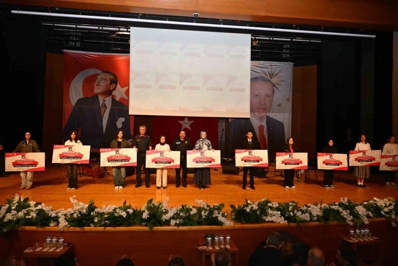 Milli Eğitim Bakanlığı himayelerinde, Bursa İl Milli Eğitim Müdürlüğü ve 15 Temmuz Derneği işbirliğiyle düzenlenen ’15 T