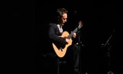 15. Uluslararası Antalya Gitar Festivali kapanış konserinde David Martinez Garcia sahnede performans sergiliyor