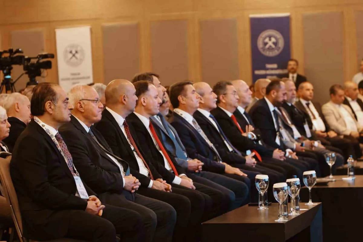 TMMOB Maden Mühendisleri Odasınca düzenlenen 24. Uluslararası Kömür Kongresi ve Sergisi Zonguldak'ta başladı.