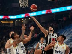 Fenerbahçe ve Beşiktaş takımları 39. Erkekler Cumhurbaşkanlığı Kupası maçında Sinan Erdem Spor Salonu’nda mücadele ediyo