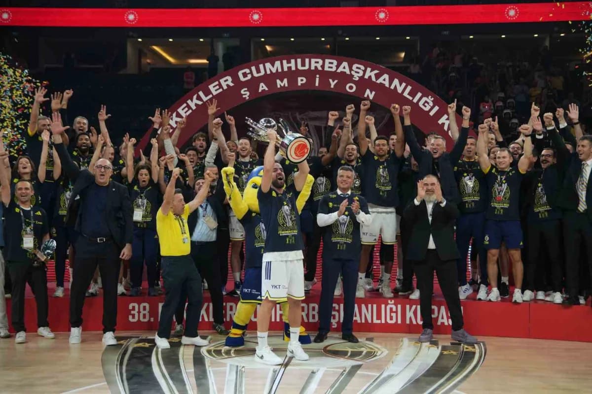 Kupada 20. Kez mücadele edecek Fenerbahçe ise 8 kez şampiyonluk sevinci yaşadı. Sarı-lacivertliler, son şampiyonluğunu g