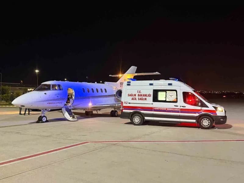 Ambulans uçak Batman Havalimanında 50 günlük Eylül bebeğin Konya’ya sevki için hazır bekliyor