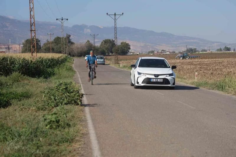 Hatay’da yaşayan 85 yaşındaki Hacı Bayram Yıldız, yaklaşık 35 yıldır bisiklet kullanarak işe, camiye ve çevre mahalleler