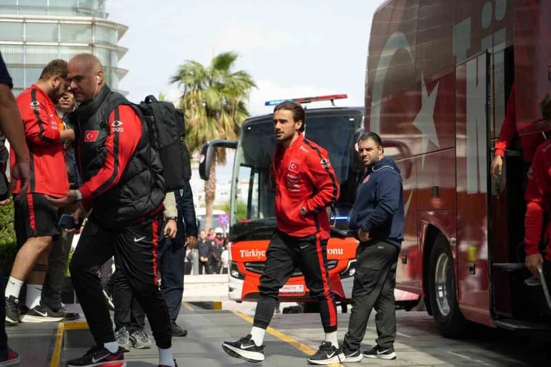 UEFA Uluslar a Ligi 1. Grup'taki ikinci maçında yarın İtalya ile karşılaşacak a Milli Futbol Takımı, Bursa'ya geldi.