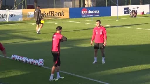 A Milli Futbol Takımı oyuncuları Riva Hasan Doğan Milli Takımlar Kamp ve Eğitim Tesisleri'nde antrenman yapıyor