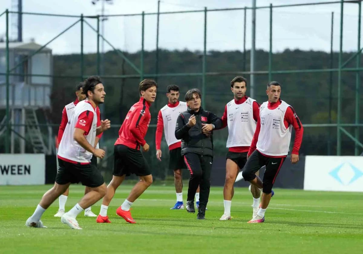 A Milli Takım futbolcuları TFF Hasan Doğan Milli Takımlar Kamp ve Eğitim Tesisleri'nde antrenman yapıyor