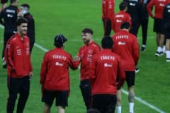A Milli Futbol Takımı oyuncuları Kocaeli Stadı’nda yürüyüş yaparken