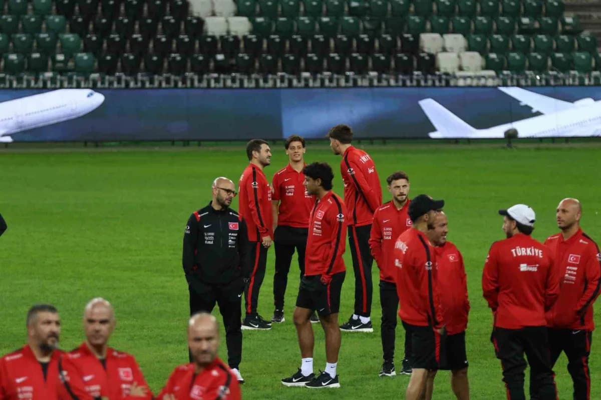 A Milli Futbol Takımı, UEFA Uluslar a Ligi 1. Grup ilk maçında yarın Fransa ile oynayacağı maç öncesi Kocaeli Stadyumu'n