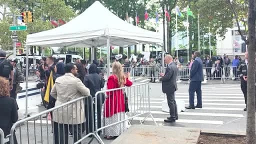 ABD Başkanı Donald Trump ve eşi Melania Trump, yüksek güvenlik önlemleri altında Birleşmiş Milletler binasına giriş yapı