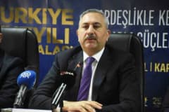 AK Parti Grup Başkan Vekili Abdulhamit Gül Karaman’da partisinin teşkilat üyeleriyle konuşma yaparken