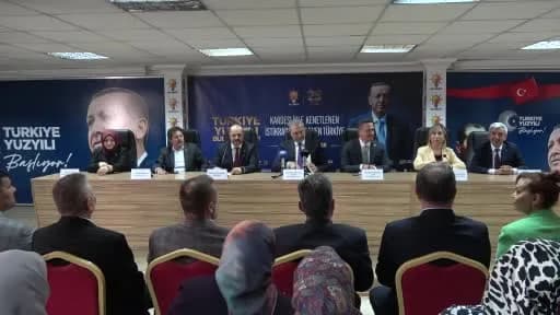 Abdulhamit Gül, Karaman’da AK Parti teşkilatıyla toplantı yaparken konuşma yapıyor