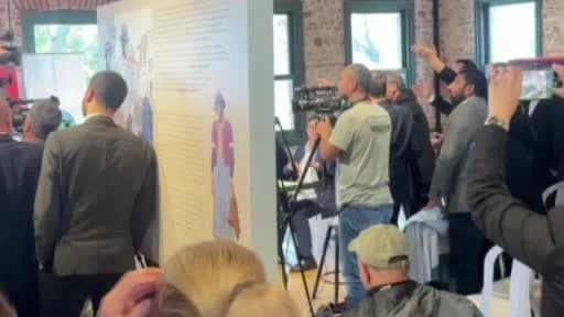 Adalar Belediye Meclisi salonunda gerçekleşen Başkan Vekili seçimi sırasında yaşanan gerginlik