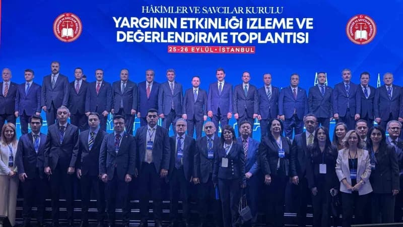 Adalet Bakanı Akın Gürlek İstanbul’da hakim ve savcılara hitap ederken