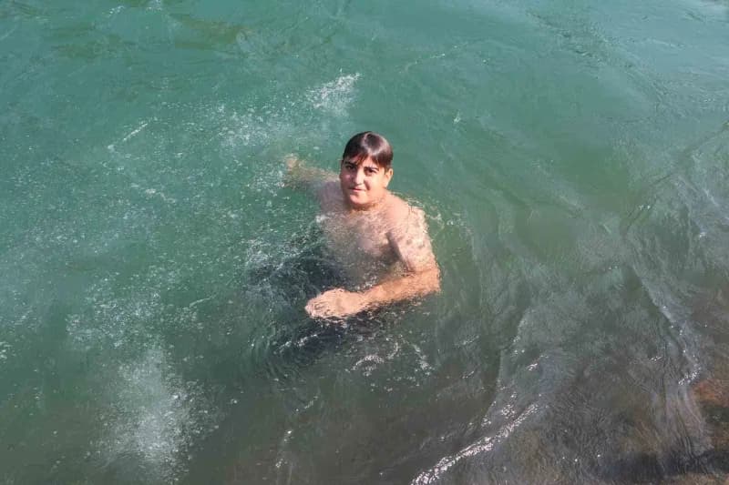 Adana’da hissedilen sıcaklığın 40 dereceye yakın seviyelerde sürmesiyle serinlemek isteyen çocuklar, tehlikeli olmasına