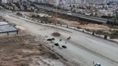 Adana Esentepe Mahallesi'nde yapımı devam eden Yılmaz Güney Bulvarı ve tozlu yol çalışması