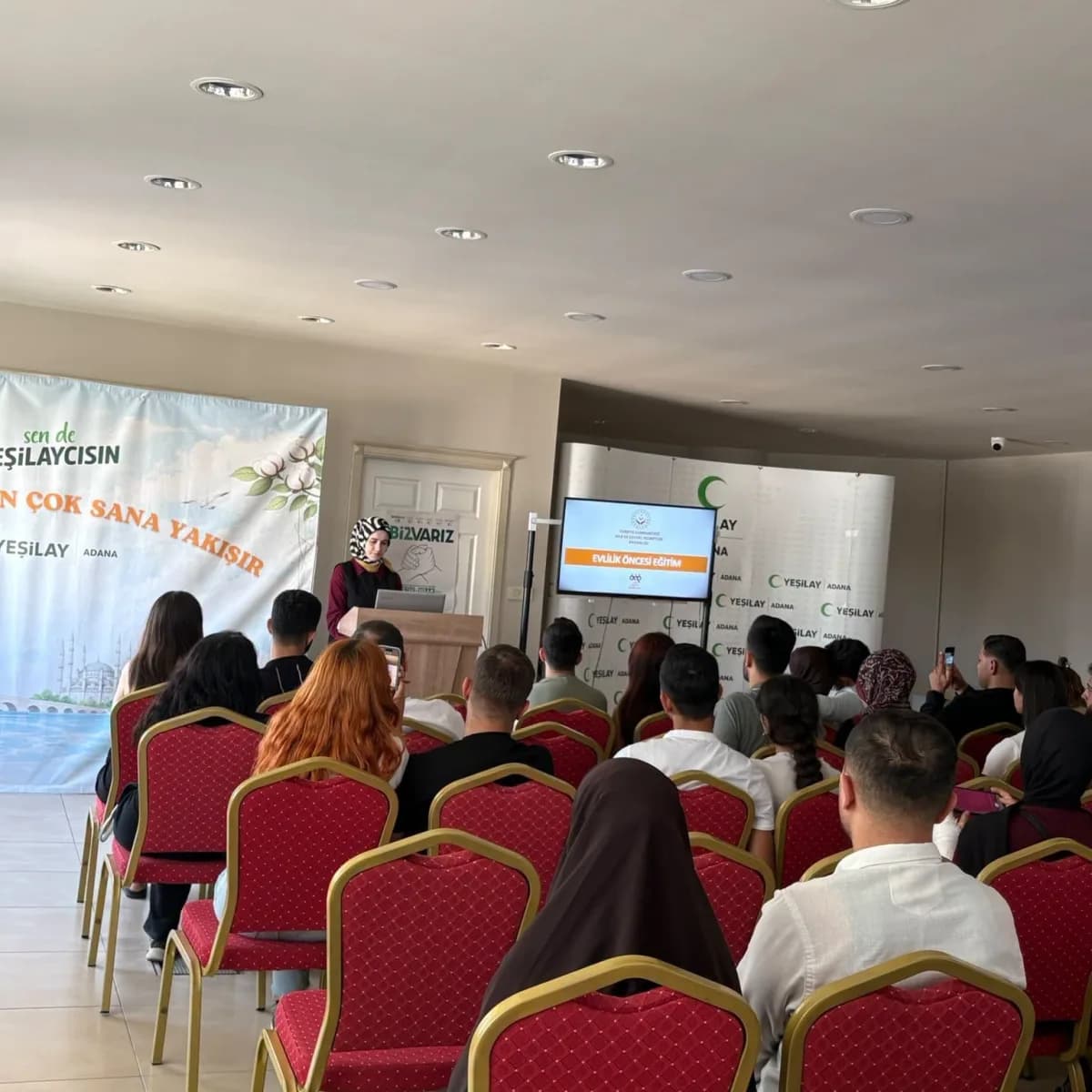 Adana’da evlilik kredisi başvurusunda bulunan çiftlere yönelik “Evlilik Öncesi Eğitim” düzenlendi.
