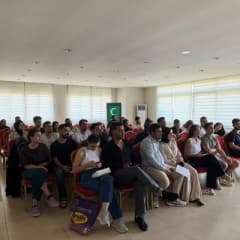 Adana’da evlilik kredisi başvurusunda bulunan çiftlere yönelik evlilik öncesi eğitim programından bir görüntü