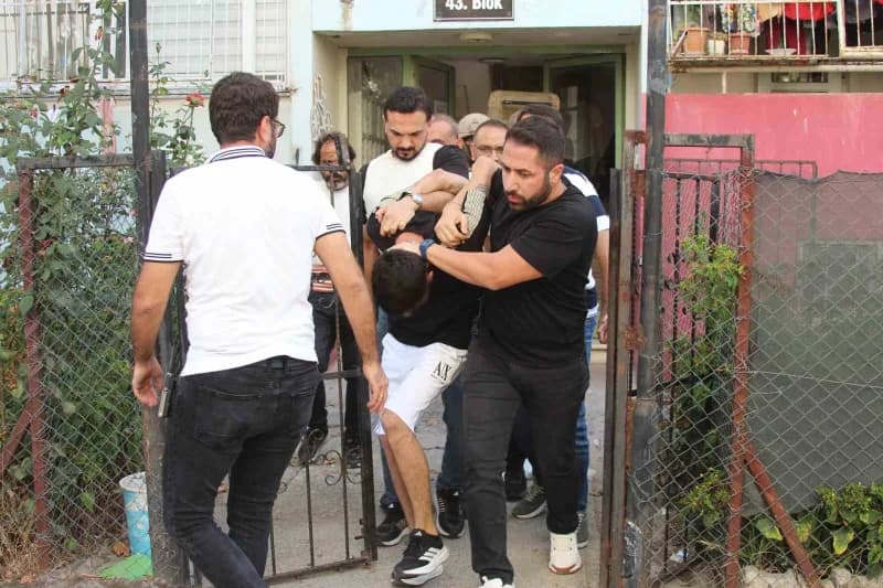Adana’da kurşunlama gibi olaylarda aranması bulunan şahıs polise teslim olmamak için önce tabanca ile ateş açtı ardından