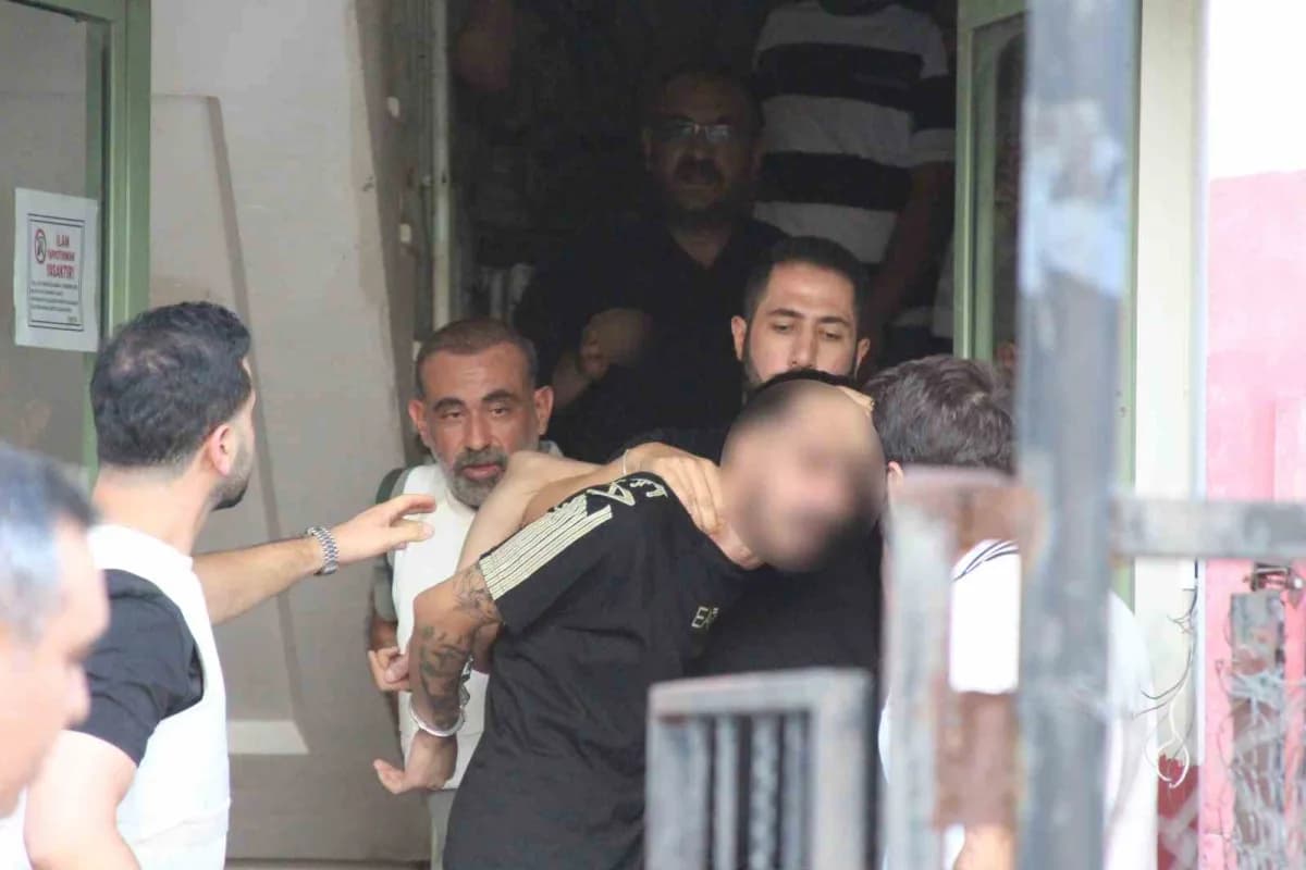 Adana’da kurşunlama gibi olaylarda aranması bulunan şahıs polise teslim olmamak için önce tabanca ile ateş açtı ardından