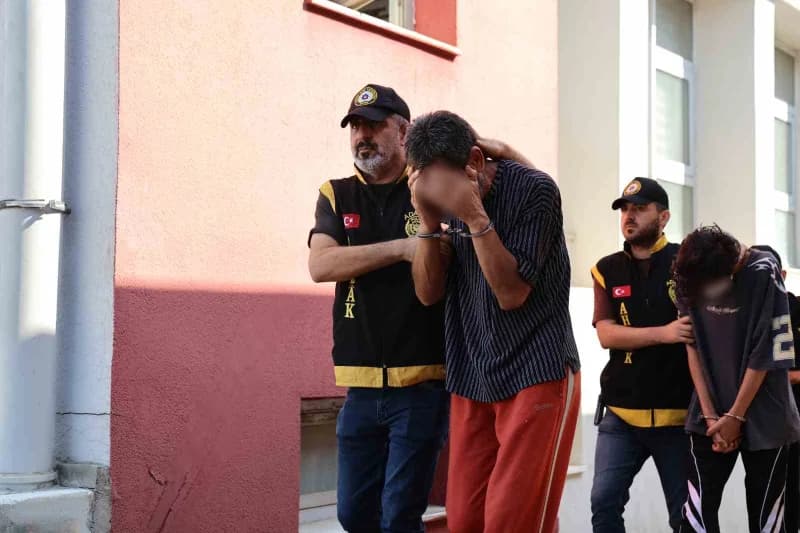 Adana merkezli Mersin ve Tekirdağ’da düzenlenen eş zamanlı operasyonda, fuhuş yaptırdığı öne sürülen 7’si kadın 18 şüphe