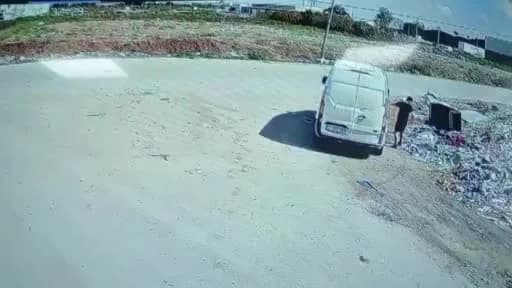 Adana Güzelevler Mahallesi okul önündeki boş araziye atıkların istiflenmesi ve mahalle sakinleri