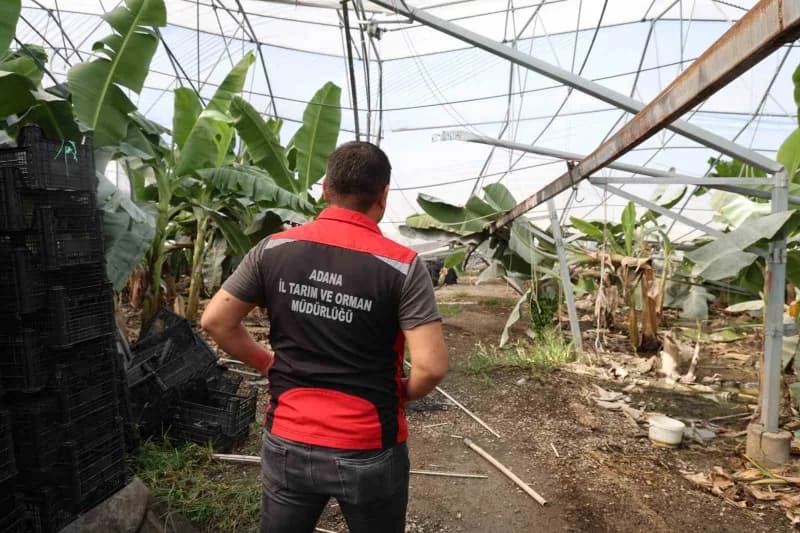 Adana’nın İmamoğlu ilçesinde dün etkili olan sağanak yağış ve fırtına ile oluşan süper hücre Ağzıkaraca Mahallesi’nde ik
