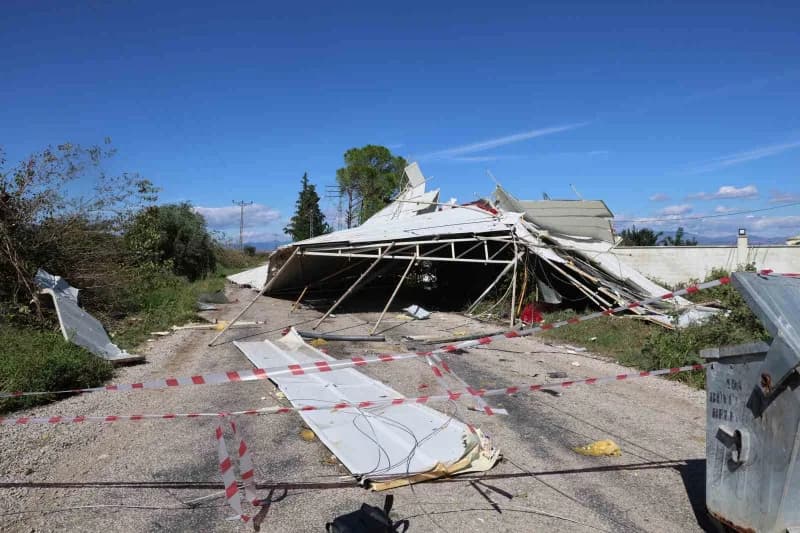 Adana’nın İmamoğlu ilçesinde dün etkili olan sağanak yağış ve fırtına ile oluşan süper hücre Ağzıkaraca Mahallesi’nde ik