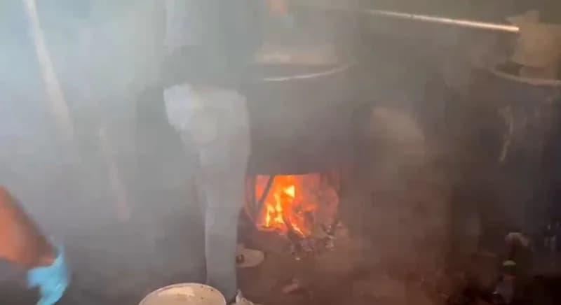 Adana’da Jandarma ekiplerinin düzenlediği operasyonda 1 ton 670 litre kaçak alkol ile ruhsatsız tabanca ele geçirildi.