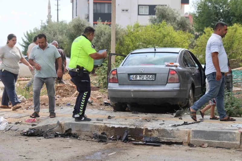 Adana’nın Kozan ilçesinde Volkswagen passat ile Suzuki marka otomobilin sürücülerinin kavşakta çarpışması sonucu 4 kişi
