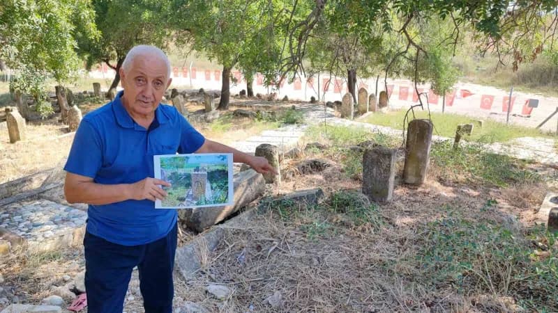 Adana Yüreğir ilçesindeki tarihi Oğuz Türkmen Üçok mezarlığında çalınan ok işaretli mezar taşı