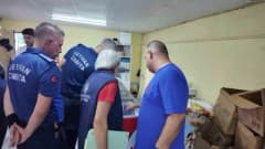 Adana’da zabıta ekipleri okul kantinlerinde yasaklı gıdaları denetliyor