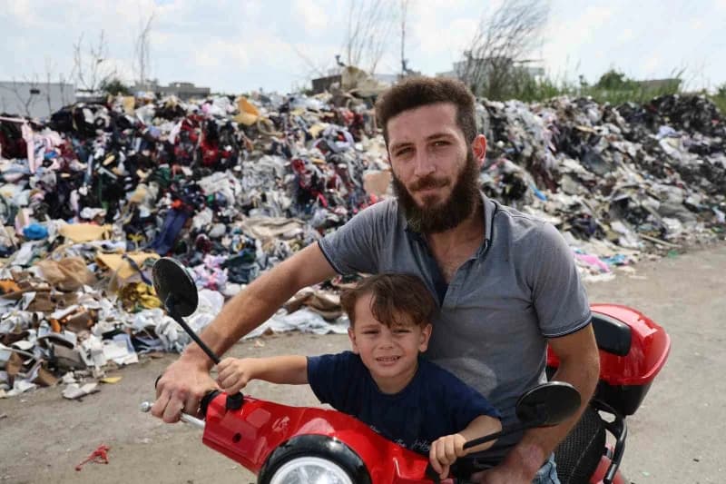 Mahalle sakinlerinden Furkan Daniş, "Okulun arkasında çok kötü bir görüntü oluşmuş durumda. Bunların kaldırılması gereki