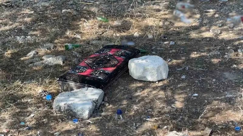 Adana’da 35 yaşındaki Erol Coşkun boş arazide ölü halde bulundu.