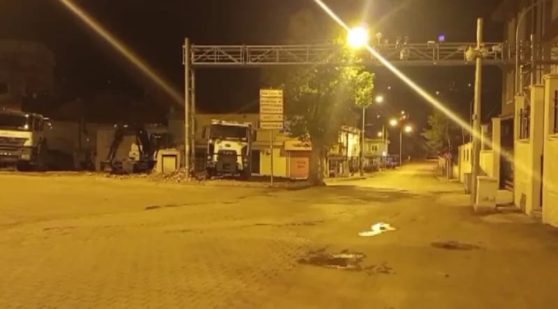 Adana Saimbeyli ilçesinde meydana gelen 5.0 büyüklüğündeki depremin ardından bölgedeki binalar ve sokaklar
