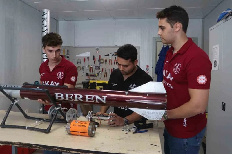 ADANA Alparslan Türkeş Bilim ve Teknoloji Üniversitesi (ATÜ) öğrencilerinden oluşan Akay FoF Roket Takımı, TEKNOFEST kap