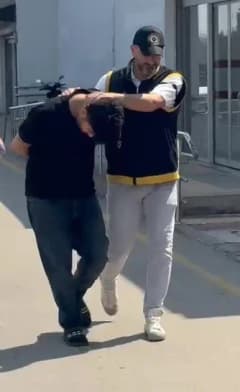 Adana'da trafikte çıkan tartışma sonrası polis ekipleri olay yerinde inceleme yapıyor