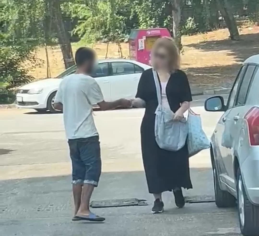 Adana Mahfesığmaz Mahallesi sokaklarında uçucu madde kullanan şahıs ve çevresi