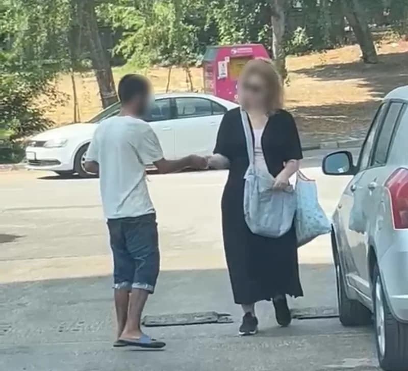 Adana Mahfesığmaz Mahallesi sokaklarında uçucu madde kullanan şahıs ve çevresi