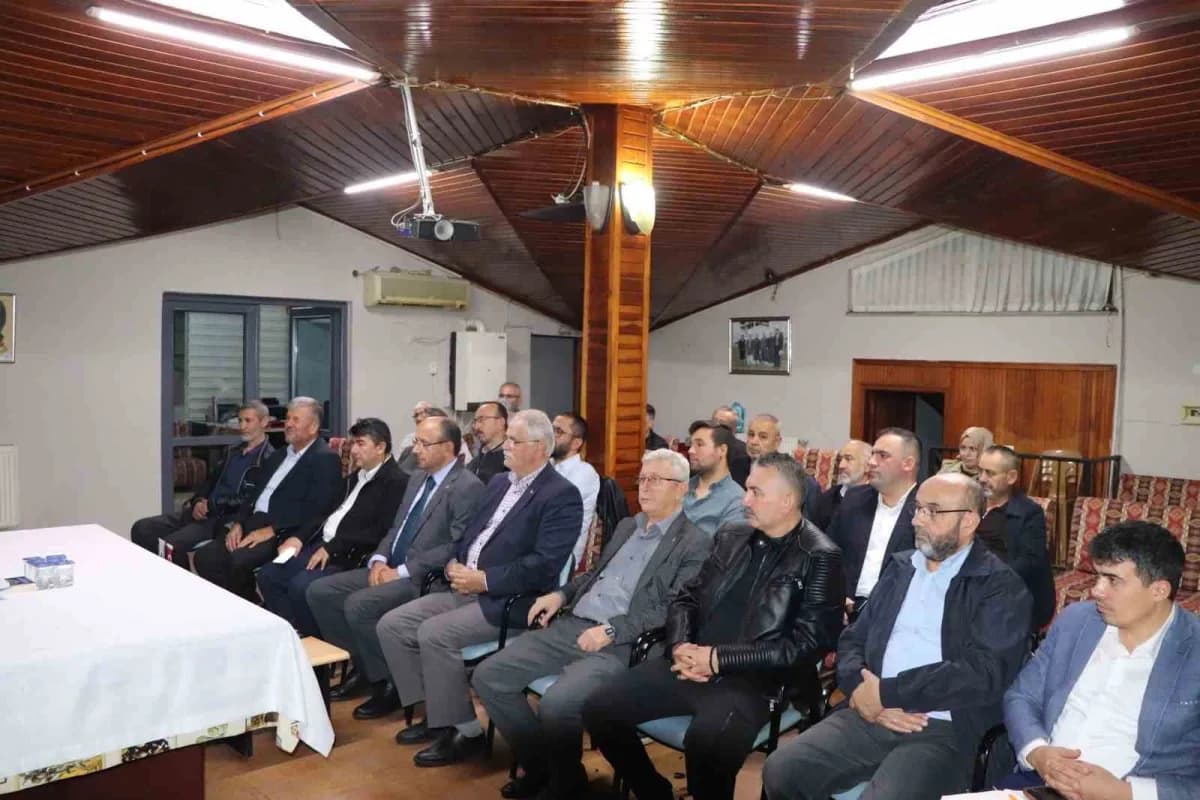 Prof. Dr. Adem Apak, Bursa Uludağ Üniversitesi İlahiyat Fakültesi Dekanı olarak konuşma yapıyor