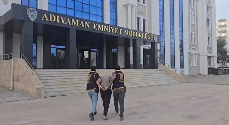 Adıyaman’da polis ekipleri tarafından aranan şahısların yakalanması için yürütülen operasyon görüntüsü