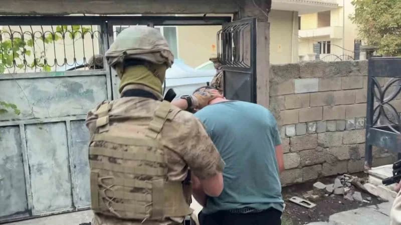 Adıyaman’da DEAŞ terör örgütüne yönelik düzenlenen operasyonda yabancı uyruklu 5 şüpheli gözaltına alındı.