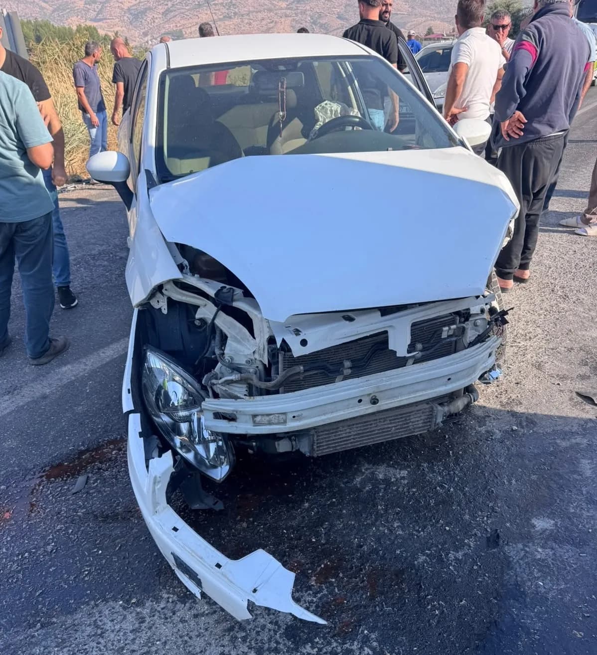 Adıyaman’ın Gölbaşı ilçesinde iki otomobilin çarpışması sonucu meydana gelen trafik kazasında 2 kişi hafif yaralandı.