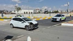 Adıyaman Yeni Sanayi Mahallesi Akıllı Kavşak’ta iki otomobilin çarpışması sonucu meydana gelen trafik kazası