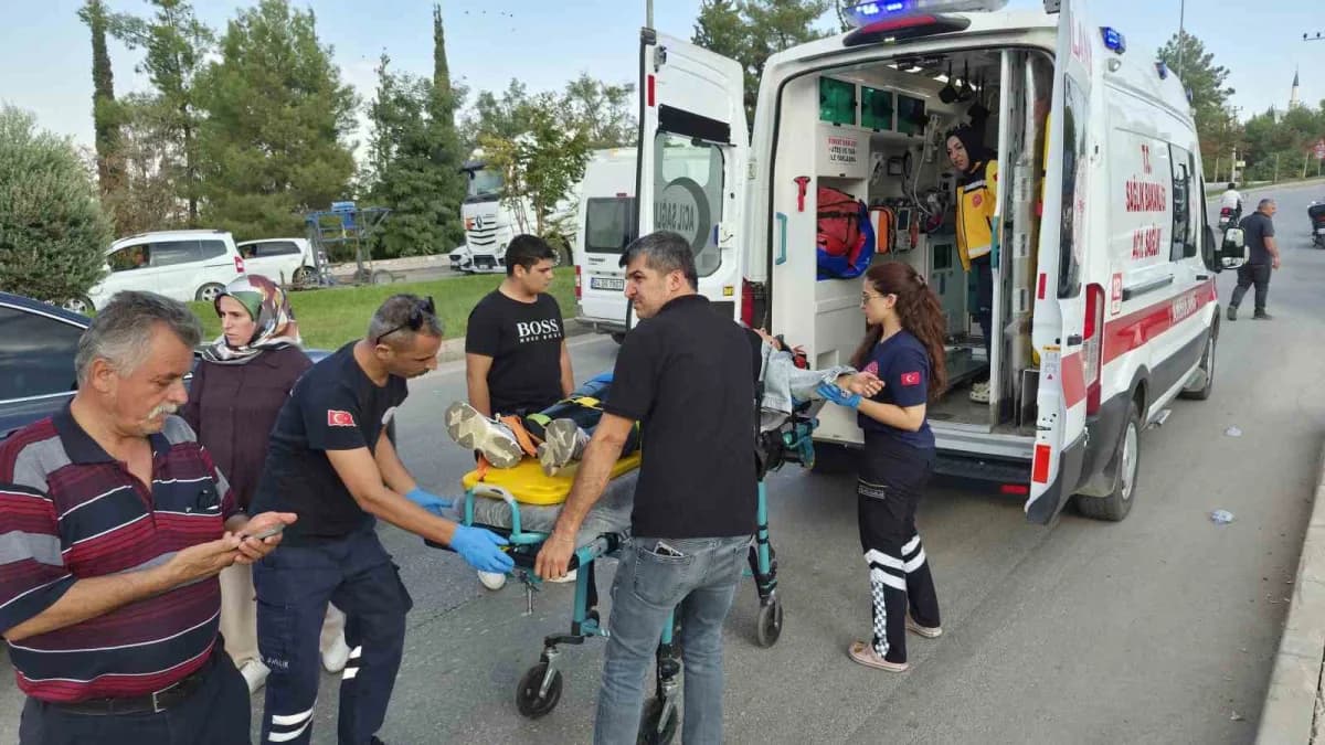 Adıyaman’da sürücüsünün direksiyon hakimiyetini kaybettiği motosikletin devrilmesi sonucu meydana gelen kazada 1 kişi ya