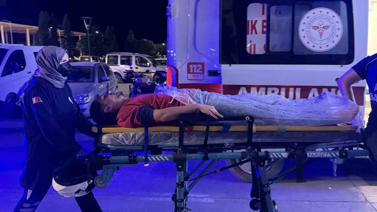 Adıyaman Sümerevler Mahallesi eski Besni Caddesi'nde devrilen motosiklet kazası sonrası olay yeri