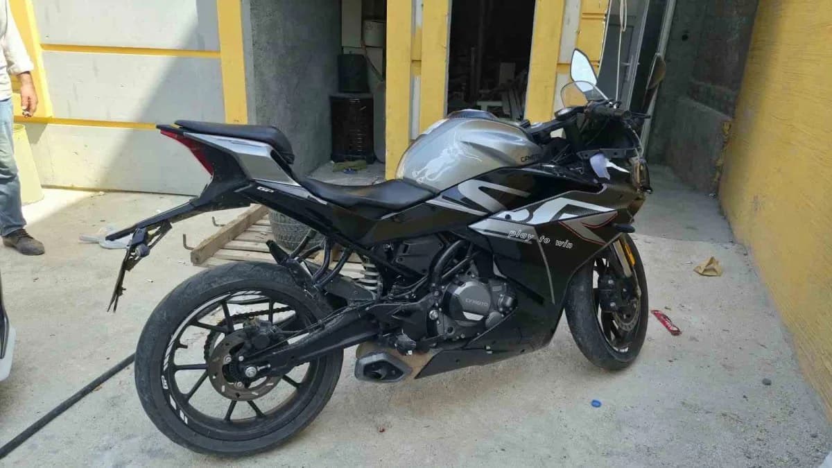 Adıyaman’da motosiklet ile otomobilin çarpışması sonucu meydana gelen trafik kazasında motosiklet sürücüsü yaralandı.