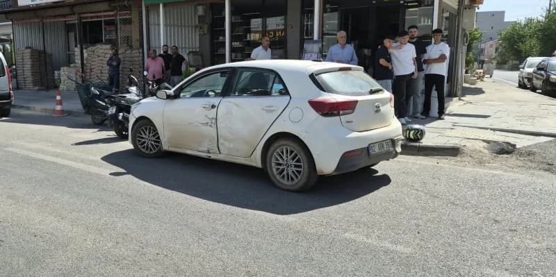 Adıyaman Karapınar Mahallesi’nde motosiklet ve otomobilin çarpıştığı trafik kazası sonrası olay yeri