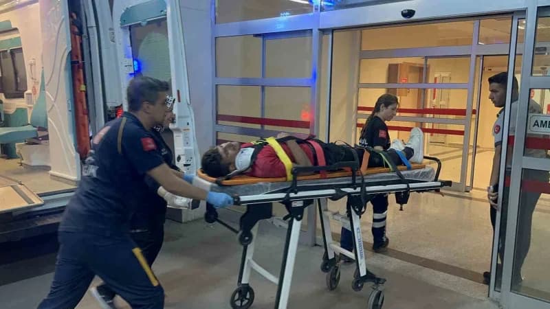 Adıyaman Atatürk Bulvarı yakınlarında motosiklet ve otomobilin çarpıştığı trafik kazası