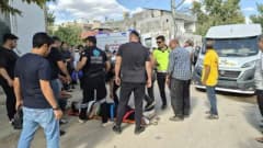 Adıyaman Malazgirt Mahallesi'nde motosiklet ile servis aracının çarpıştığı kaza sonrası olay yeri